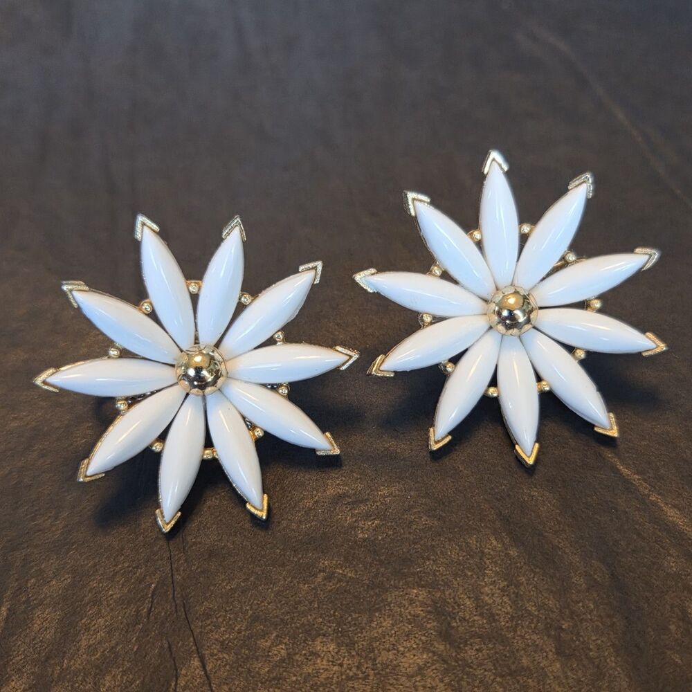 Vintage Crown Trifari White Navette Flower Clip Earrings Gold Tone 1.25 in.